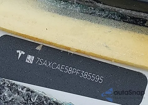 2023 Tesla Model X Dual Motor All-Wheel Drive/Standard Range z USA, uszkodzony, nr VIN 7SAXCAE58PF385595